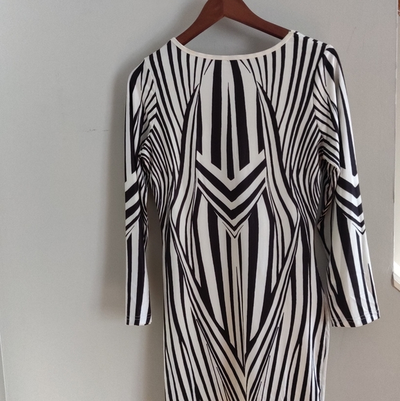 Black and White Abstract Dress - Picture 5 of 5